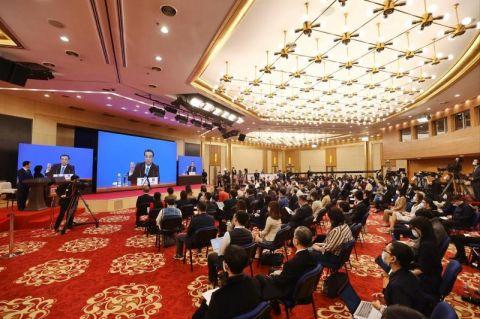 李克強(qiáng)：今年政府支出更多向民生領(lǐng)域傾斜，特別是義務(wù)教育和基本醫(yī)療